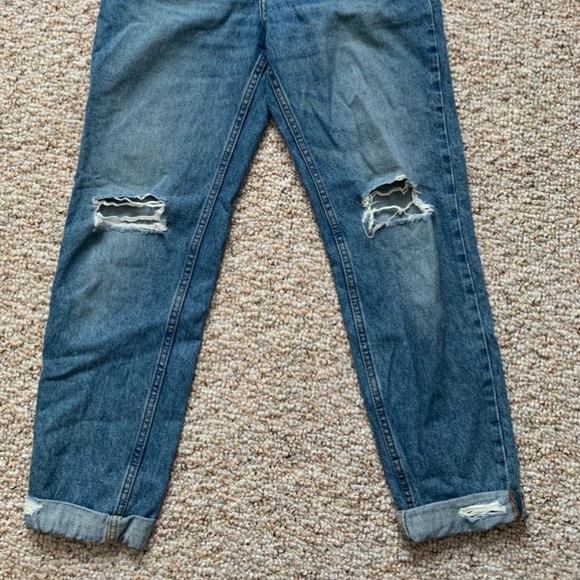 Mom Jeans - Picture 2 of 4
